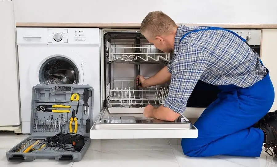 Akçakoca Viessmann servisi teknisyen ekibi beyaz eşya tamiri yaparken